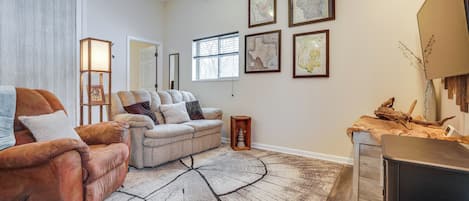 Ellsworth Vacation Rental | 2BR | 1BA | 975 Sq Ft | 1 Step to Enter