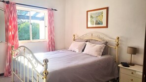 Casa Flora - Bedroom 1, Bathroom ensuite