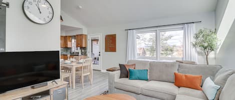 Harrisonburg Vacation Rental | 3BR | 1BA | 1,306 Sq Ft | Stairs Required