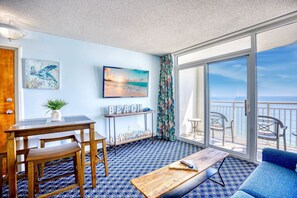 Oceanfront Living room