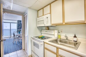 Enjoy a fully equipped kitchen with a full-size refrigerator, microwave, stove, and oven perfect for preparing meals during your stay. Whether you're cooking breakfast or dinner, this kitchen has everything you need for convenience and comfort!