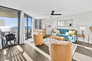 Open & Spacious Layout with a Queen Size Pull Out Sofa