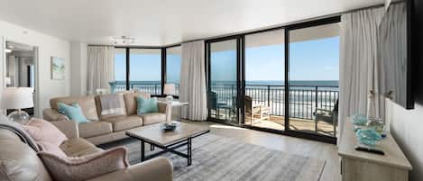 Beautiful and relaxing ocean front view from the living room