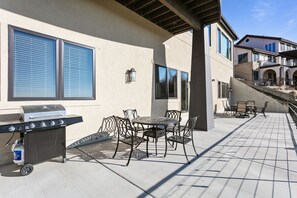 2 outdoor dining areas and BBQ