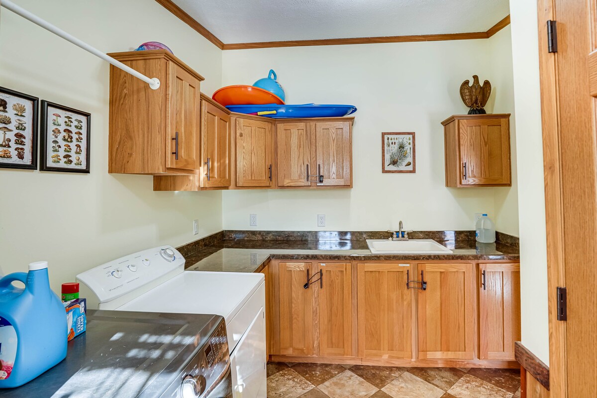 Cozy Home w/ Playground: Near Hunter Ski Resort!
