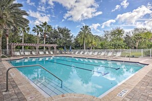 Community Amenities | Outdoor Pool | Hot Tub | Fitness Center | Game Room