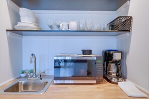 Kitchenette | Hot Plate | Microwave | Coffee Maker