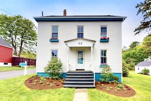 Welcome to Lone Pine Cottage!