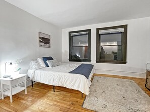 Plush queen bed - overview outside 