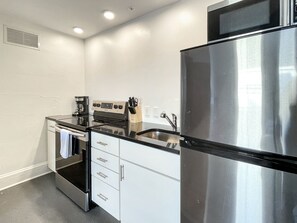 Easy and quick to cook - Kitchen Area 