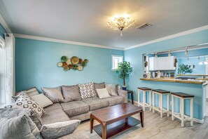 Living Room | Smart TV | Free WiFi
