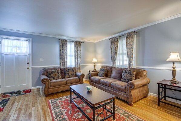 Baltimore Vacation Rental | 3BR | 1BA | 2,700 Sq Ft | Stairs Required for Access