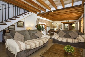 Ideal for families near Pollensa with private pool