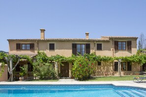 Ideal for families near Pollensa with private pool