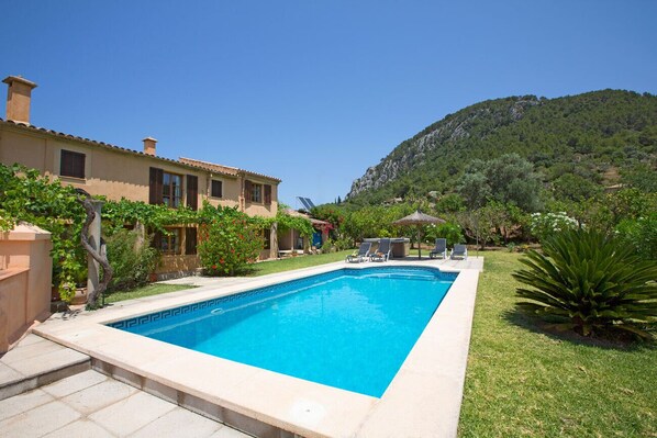 Ideal for families near Pollensa with private pool