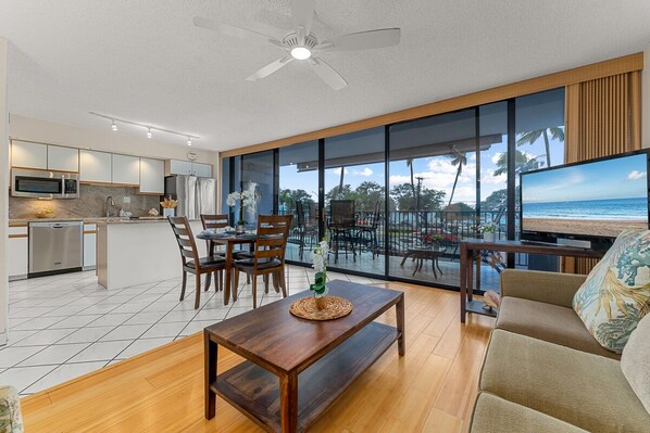 Large glass windows and door to let the outside 'in'