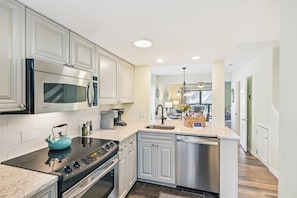 Recently renovated, this attractive two-level condo features a chic and modern interior, beautifully adorned with stylish furnishings.