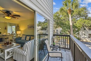 Just a .4-mile walk to Coligny Beach, Park, and Plaza, you'll find endless dining and shopping options.