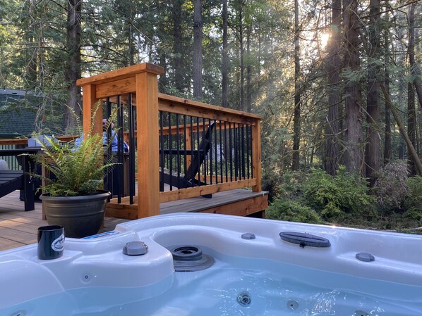 Outdoor spa tub