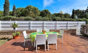 Relaxation area, family time, sunbathing, sunbathing, etc.
