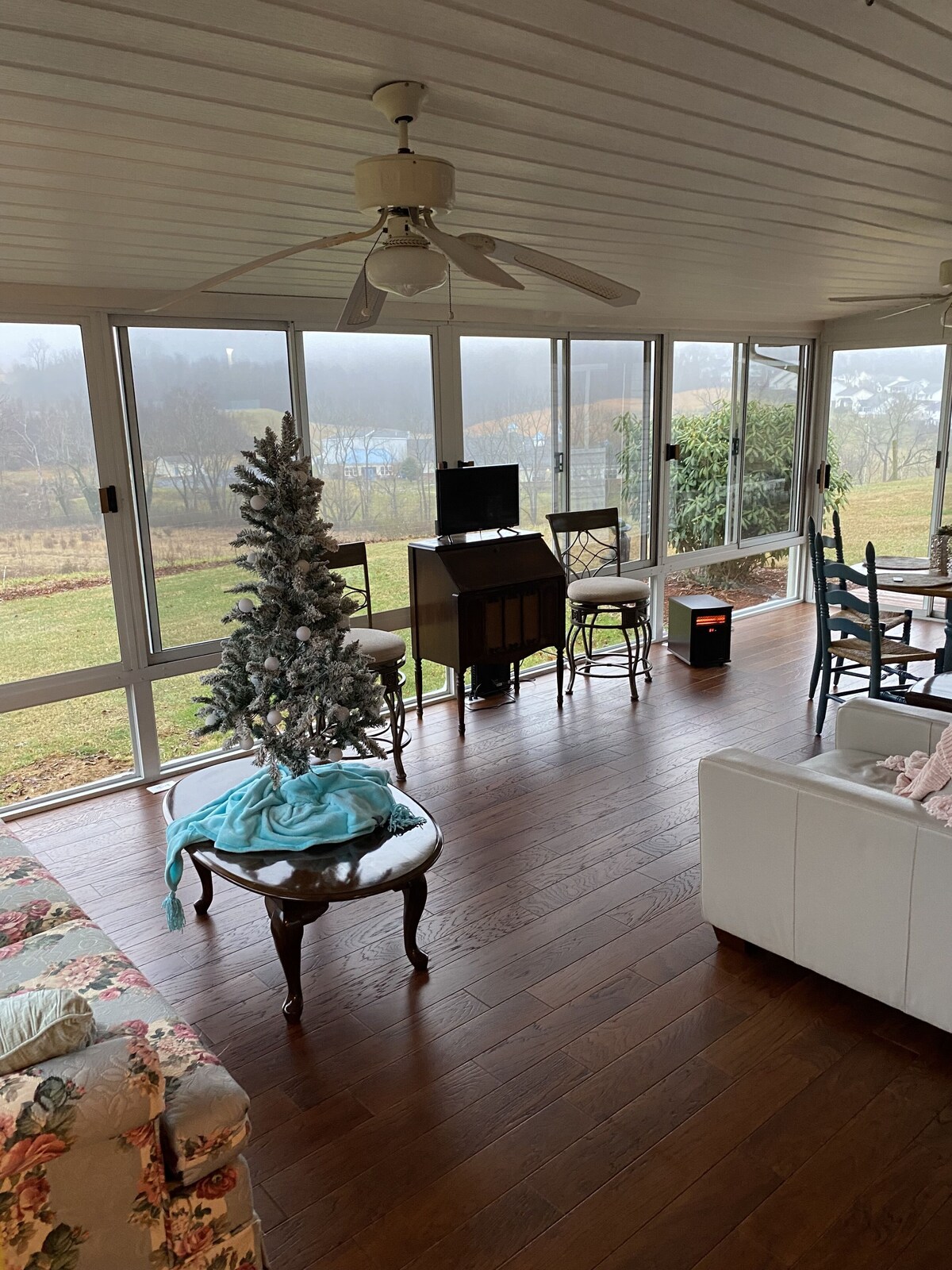 Beautiful + Spacious 4BR Home Bristol, VA. Close to Bristol TN / VA attractions!