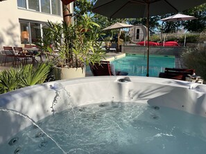 Jacuzzi et coin détente