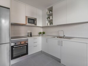 Prendre un café ! Cuisiner un bon petit plat espagnol ! La cuisine est à vous.