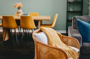Comfortable pillows and throws for a cozy vibe 🛋️🌿