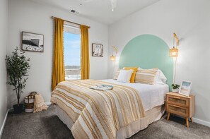 Bright and stylish 2nd Queen bedroom 🌞🛏️