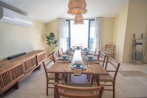 Seating for 8
