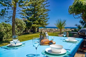 Al fresco dining: Seaside Dining Bliss