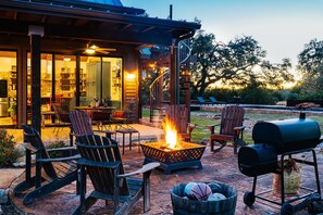 Fire pit, charcoal grill, pool.  We want you and yours to enjoy yourself!