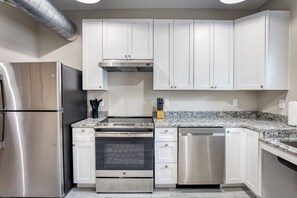 Cook your favorite meals in our fully furnished Kitchen with Oven, Stove, Microwave, Refrigerator, Freezer, Keurig Coffee, in Biloxi, MS. A short walk from Biloxi Beach Board Walk, the Beau Rivage Casino, the Hard Rock Casino, and MGM Baseball Park.