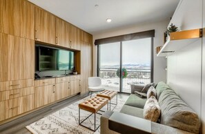 Unit has cable TV and free Wi-Fi