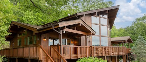 Decks and views galore!