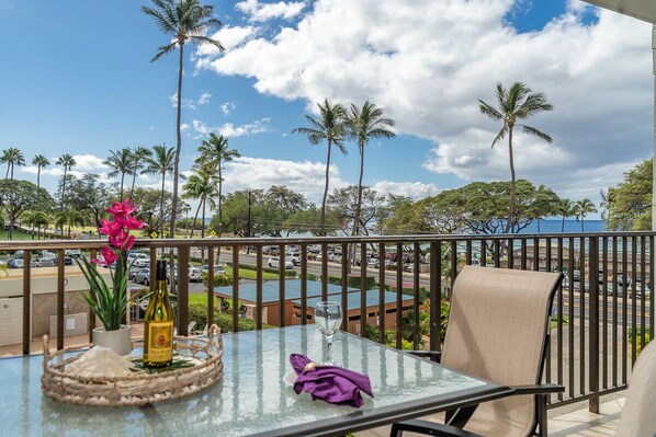 Dine al fresco with an ocean view!