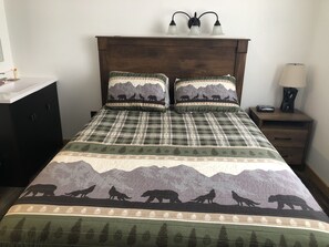 Room 110 Queen Bed