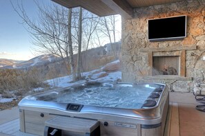 Private Hot Tub w/ Valley Views