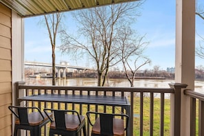 Nashville Riverfront Rental with King Bed and River View