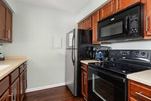 Fully Equipped Kitchen Nashville Riverfront Apartment