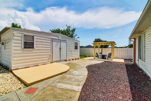Fenced Backyard | Patio w/ Fire Pit