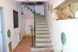 Entrance / Reception