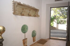 Entrance / Reception