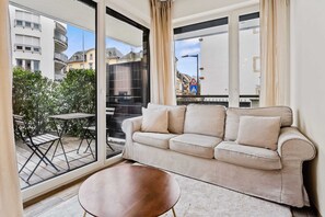 Elegance inside and out – enjoy the seamless flow from balcony to living room