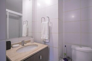 Relájate en Nuestro Baño Moderno