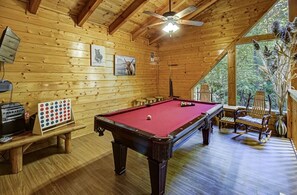 Cabin in the Smokies "Creekview" - Pool table in loft area