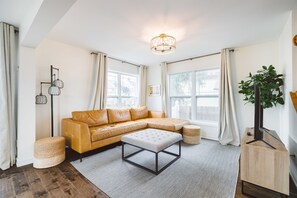 "Nice clean house. Loved the privacy yet close to down town." - Jennifer, 5 Star Review