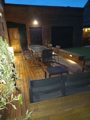Outdoor dining