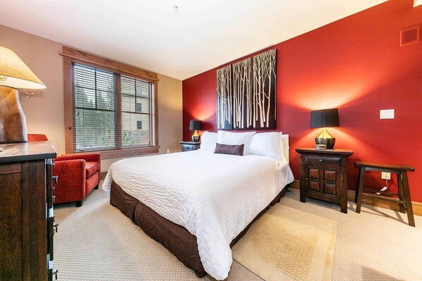 4001 Northstar Dr Unit 305-print-022-026-Interior-3360x2240-300dpi