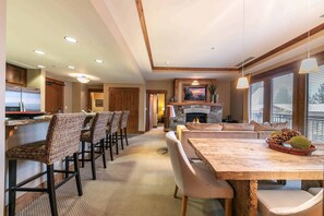 4001 Northstar Dr Unit 305-print-028-028-Interior-3360x2240-300dpi